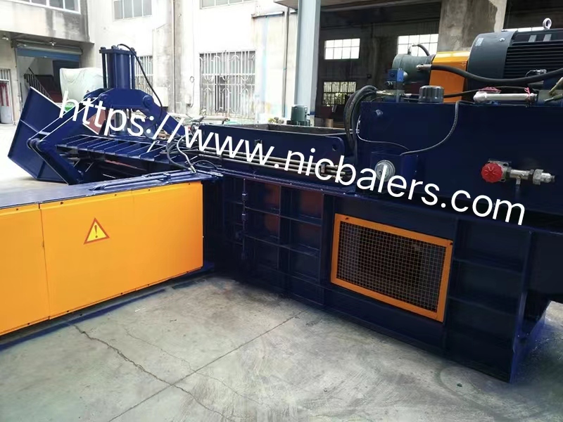 Horizontal Baler (61).jpg