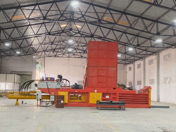 Semi-Automatic Horizontal Baler  (4).jpg